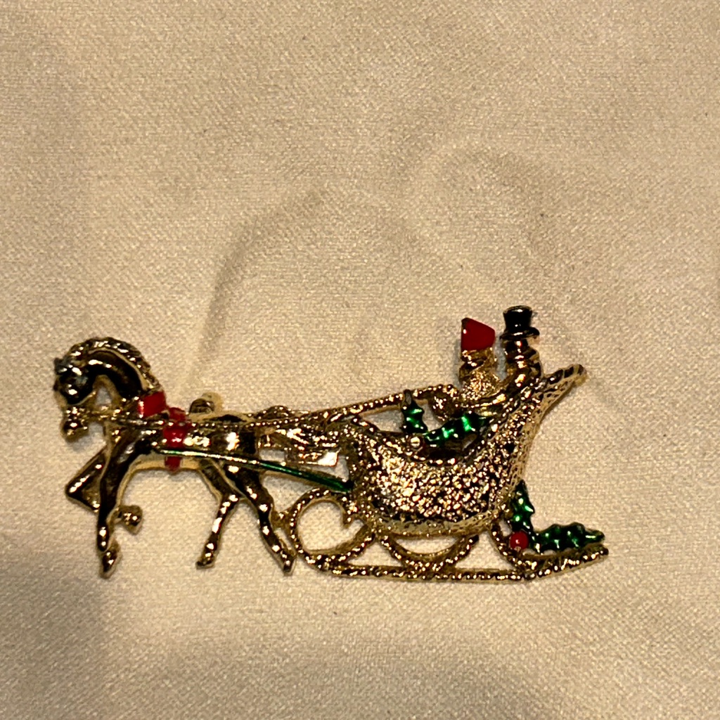 Vintage Gerrys Horse Drawn Sleigh Pin 19$